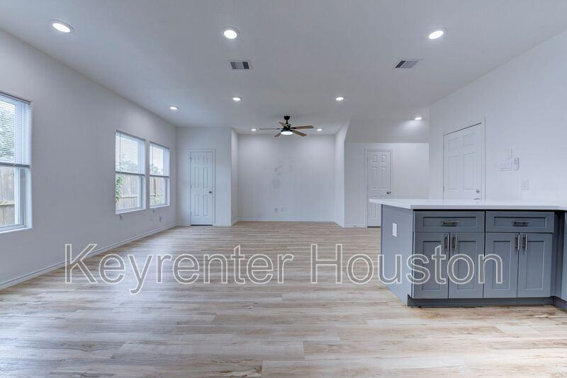 8203 Woodlyn Rd #B - Photo 7 of 50