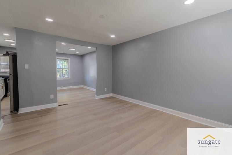 105 Upmanor Rd - Photo 4 of 36