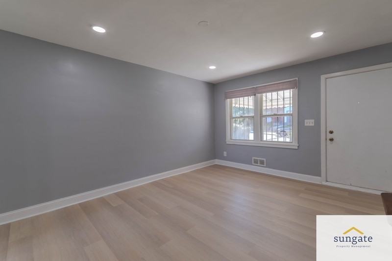 105 Upmanor Rd - Photo 5 of 36