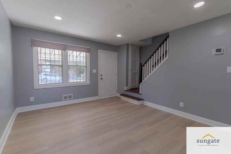 105 Upmanor Rd - Photo 6 of 36