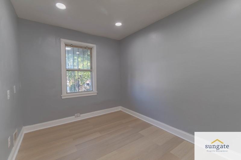 105 Upmanor Rd - Photo 7 of 36