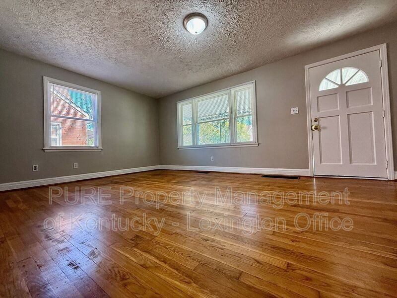 829 Darley Dr - Photo 4 of 26