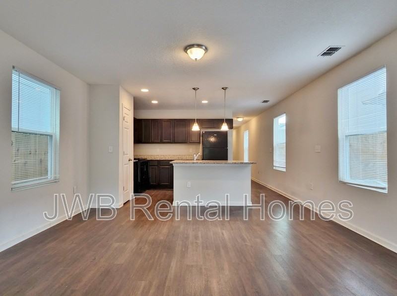 8722 Cocoa Avenue - Photo 3 of 9