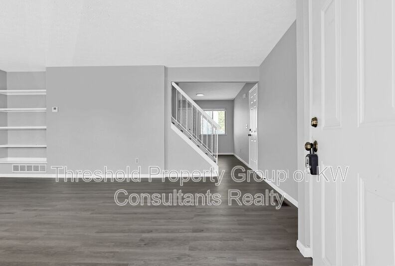 2522 Weyburn Rd - Photo 2 of 25