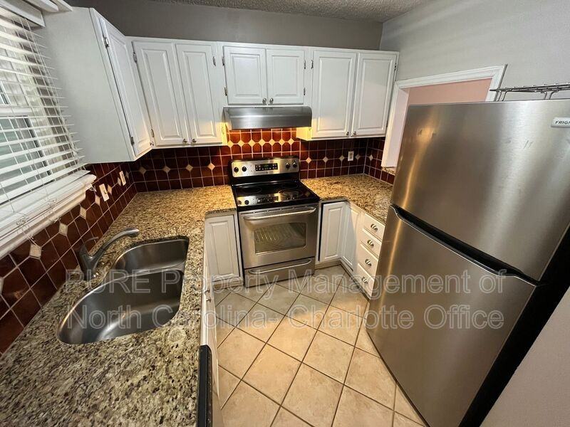 300 E Park Ave #6 - Photo 6 of 19