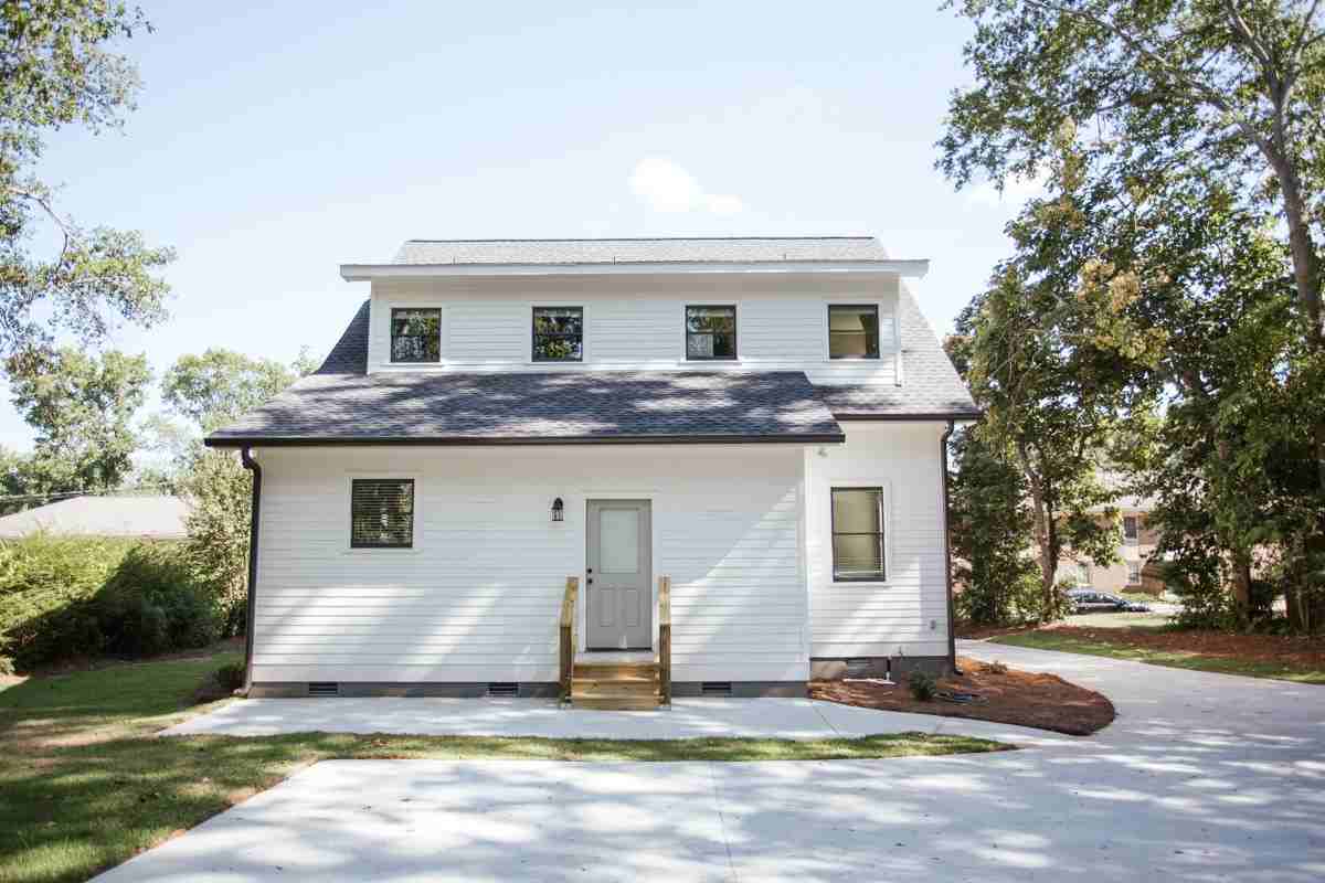 139 E Cloverhurst - Photo 2 of 12