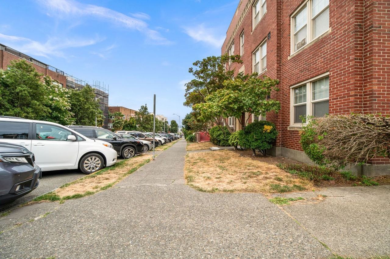 Marianne Apartments - Photo 2 of 14