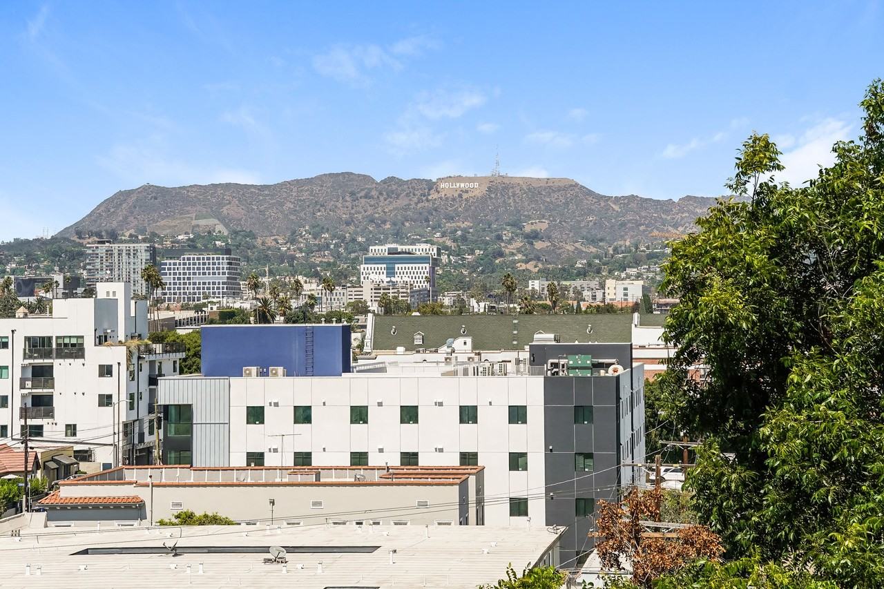 Gramercy Terrace - Photo 7 of 8