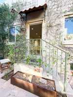 featured image of 1916 N Mesa St