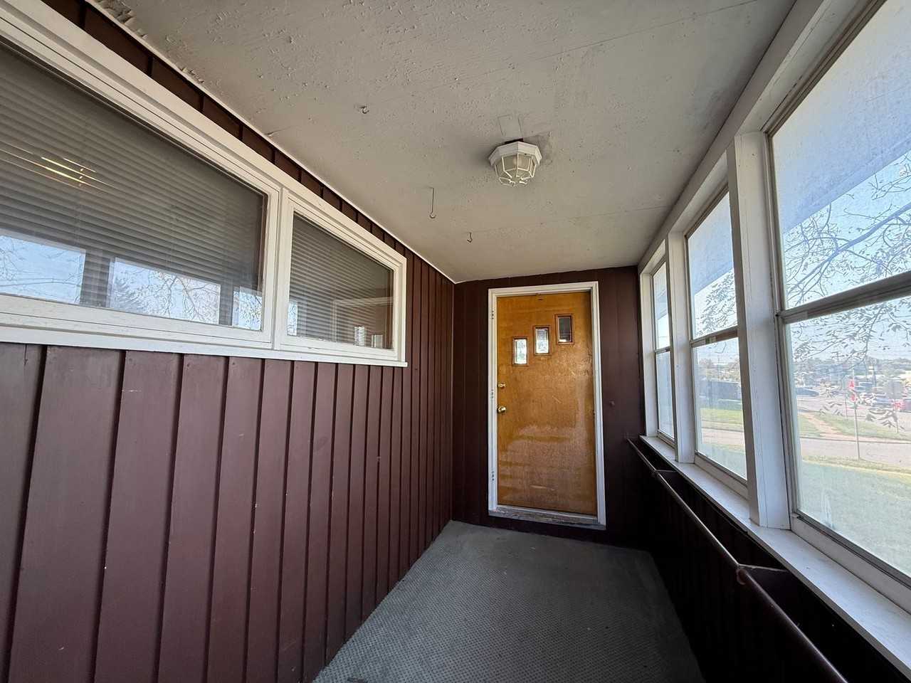 1428 Keokuk St - Photo 3 of 20