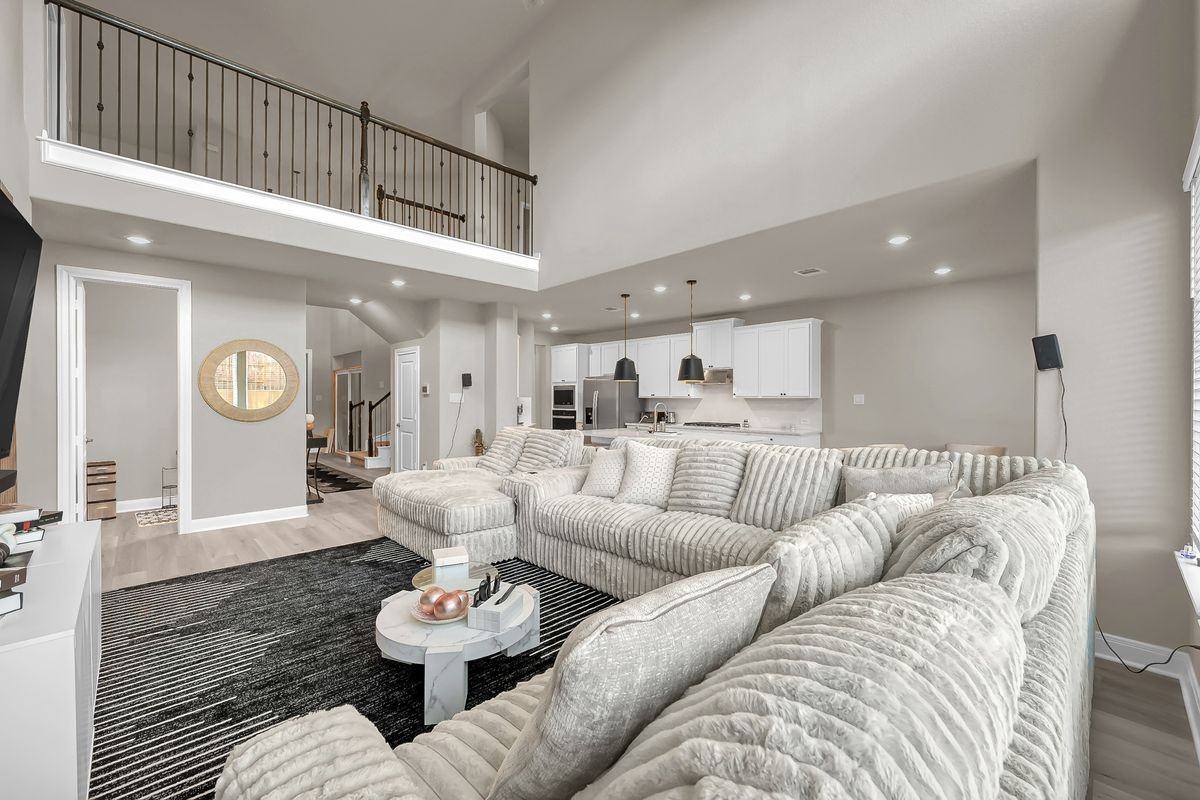 1638 Shae Oak Ln - Photo 2 of 5