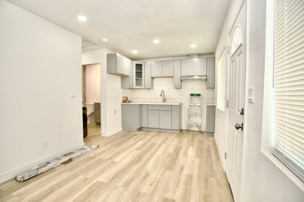 4837 North E Street - Photo 4 of 17