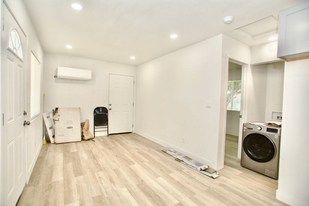 4837 North E Street - Photo 5 of 17