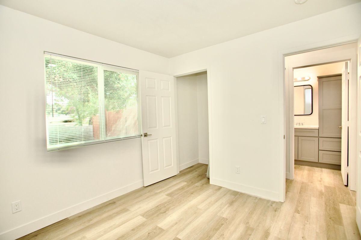 4837 North E Street - Photo 7 of 17