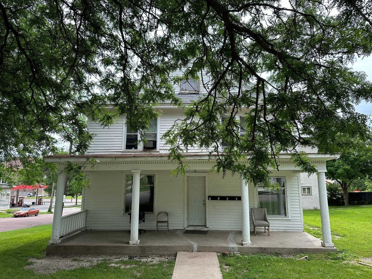 All Utilites Paid by Landlord | 434 N Spring Ave - Photo 2 of 2