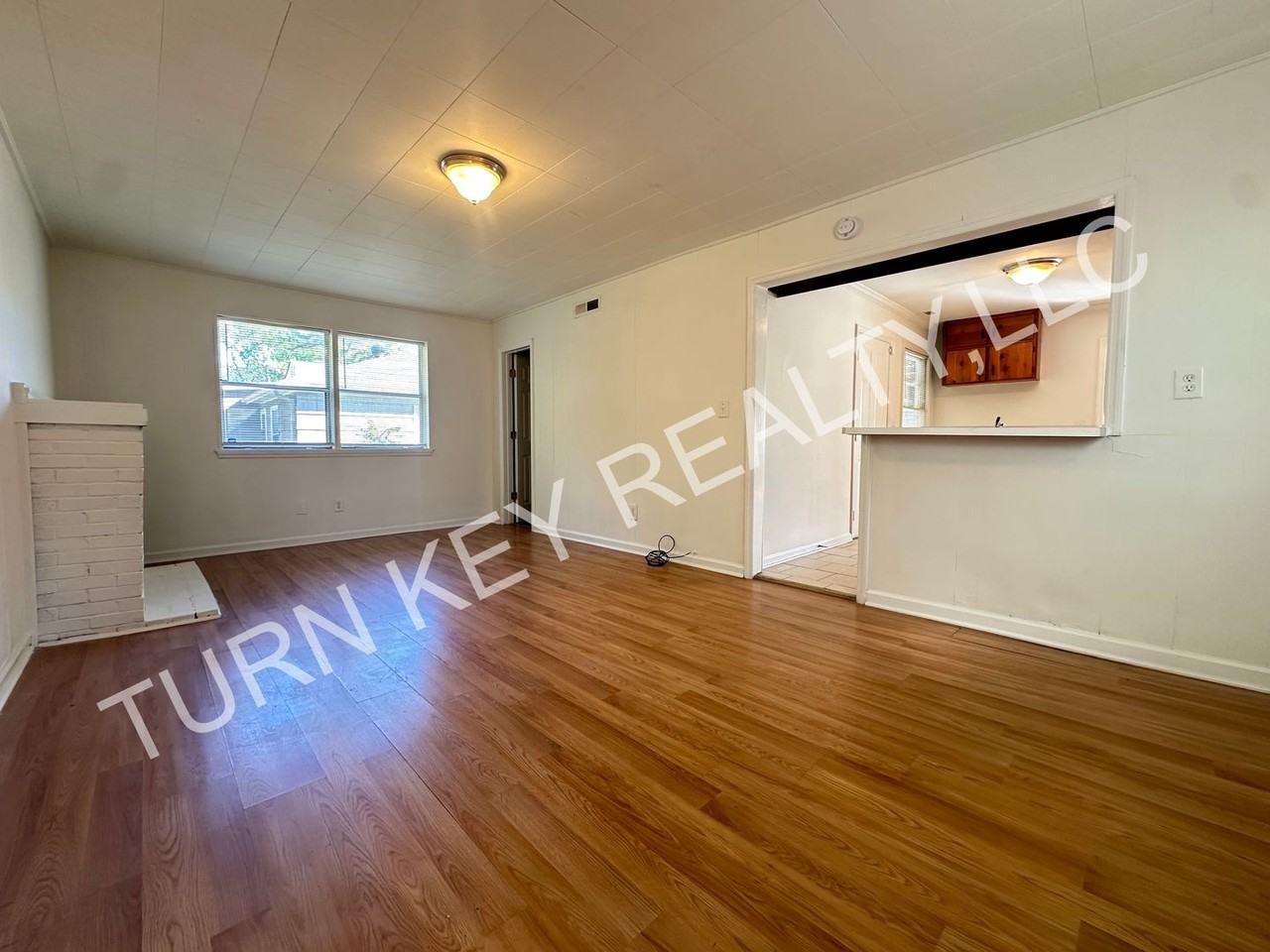 1008 Shelton St - Photo 2 of 12