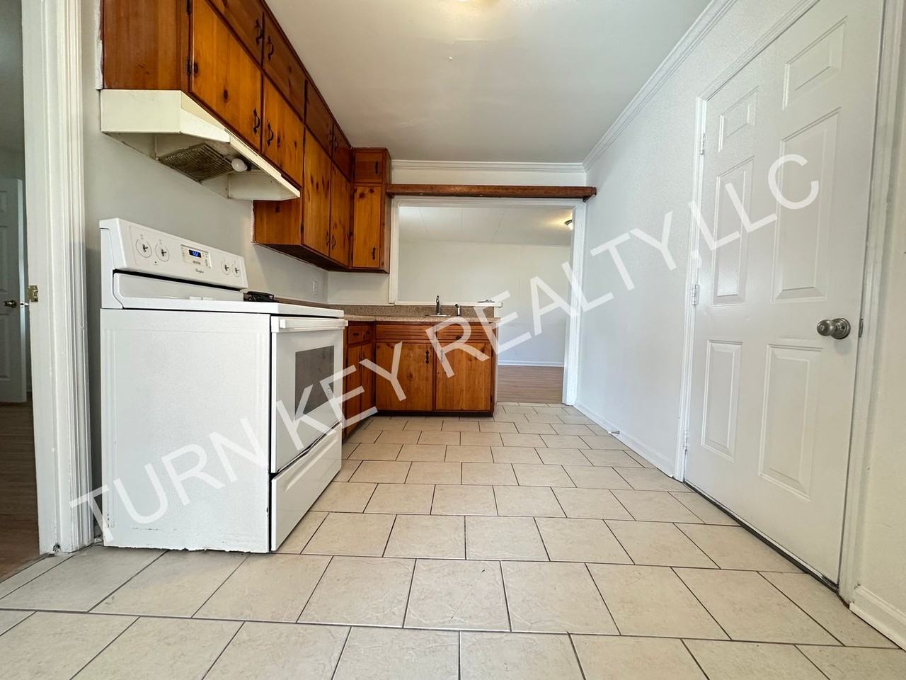 1008 Shelton St - Photo 4 of 12