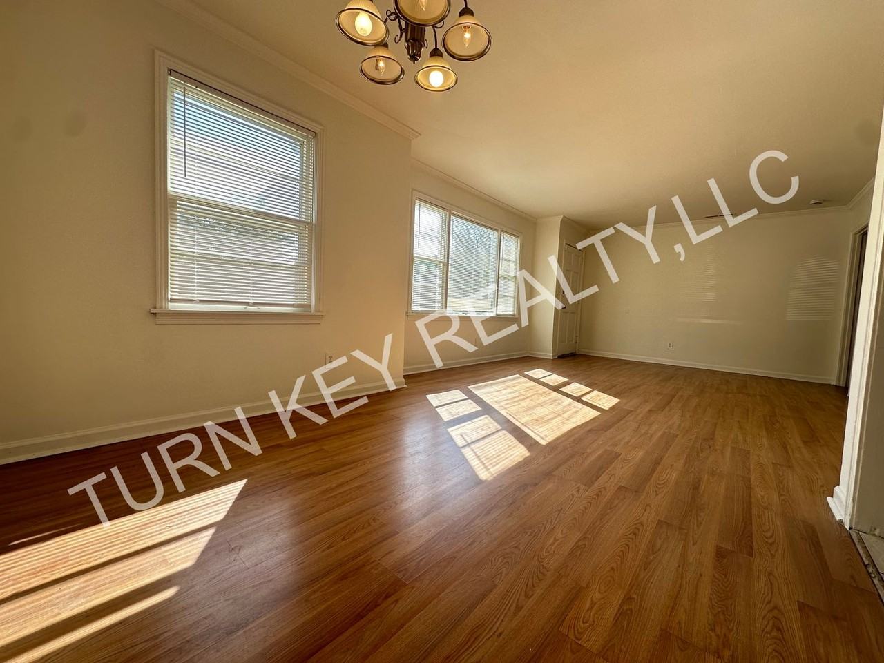 1008 Shelton St - Photo 6 of 12