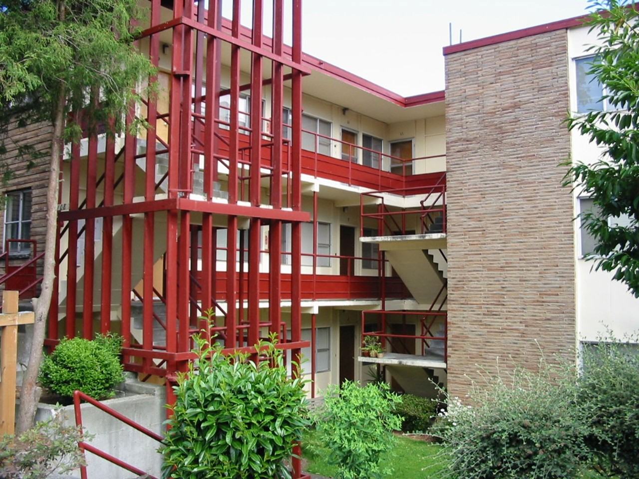 Seward Park Court: Hidden Gem in Serene Neighborhood w/ FREE Onsite Parking - Photo 2 of 28