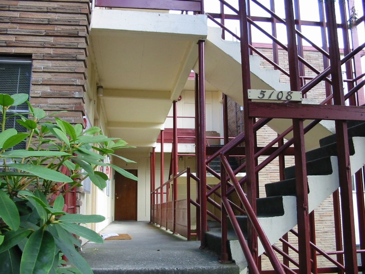 Seward Park Court: Hidden Gem in Serene Neighborhood w/ FREE Onsite Parking - Photo 3 of 28