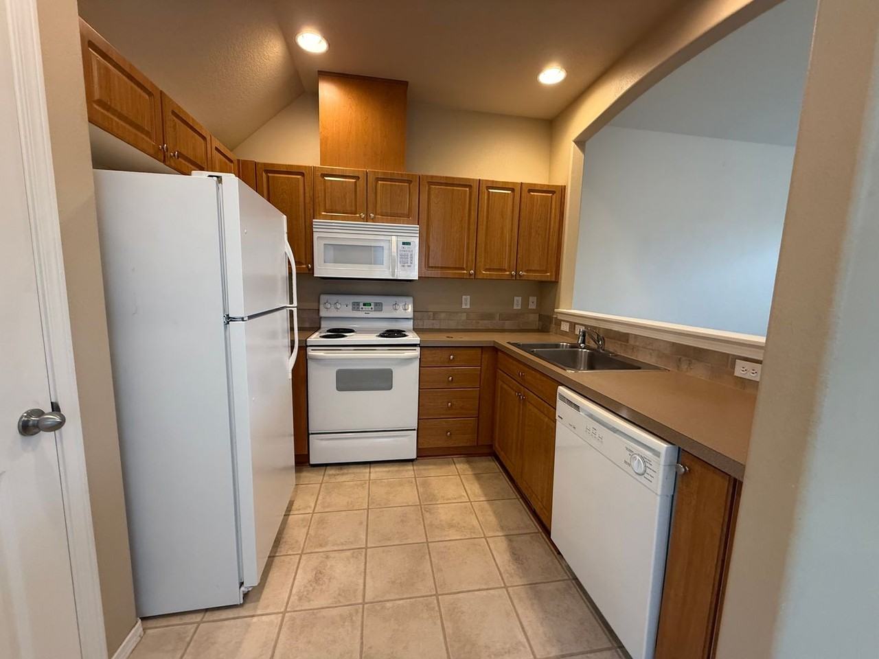 1296 Sw Mill Pond Pl #300 - Photo 4 of 19