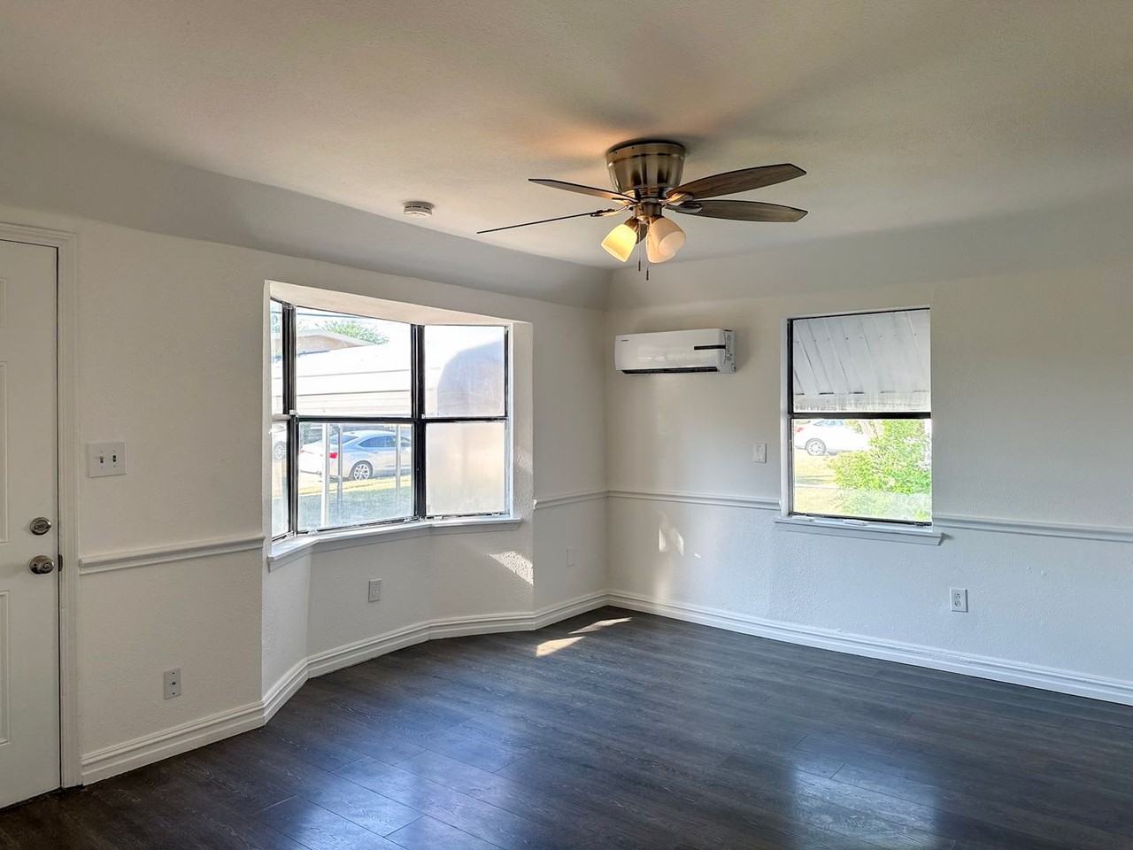 57201 Perry St - Photo 2 of 27