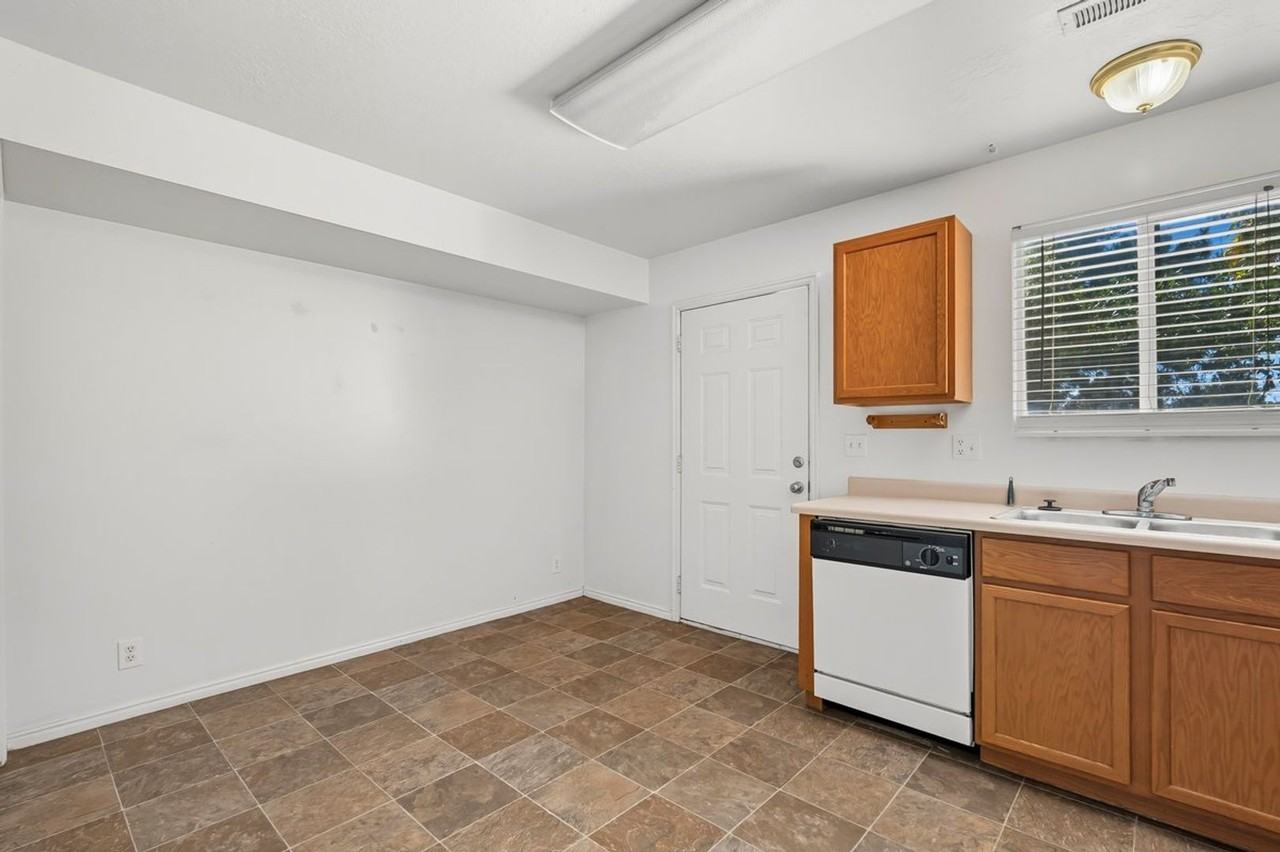 Maple Park Apartments - Photo 2 of 16