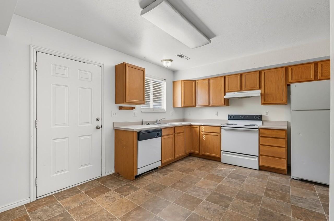 Maple Park Apartments - Photo 3 of 16