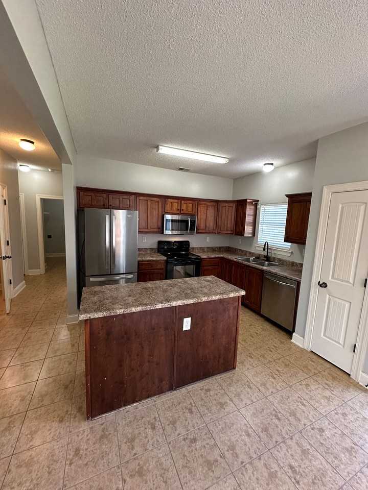 5813 Bedford Place - Photo 4 of 27