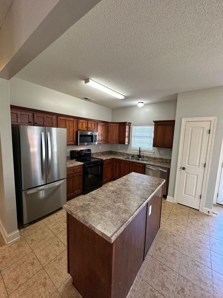 5813 Bedford Place - Photo 5 of 27