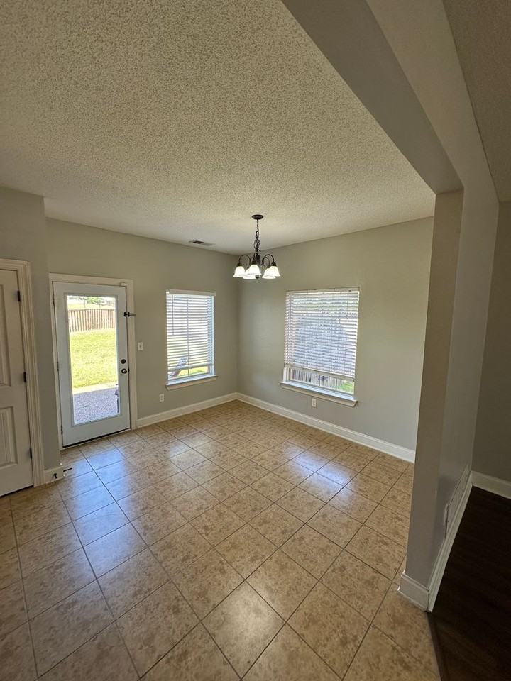 5813 Bedford Place - Photo 6 of 27