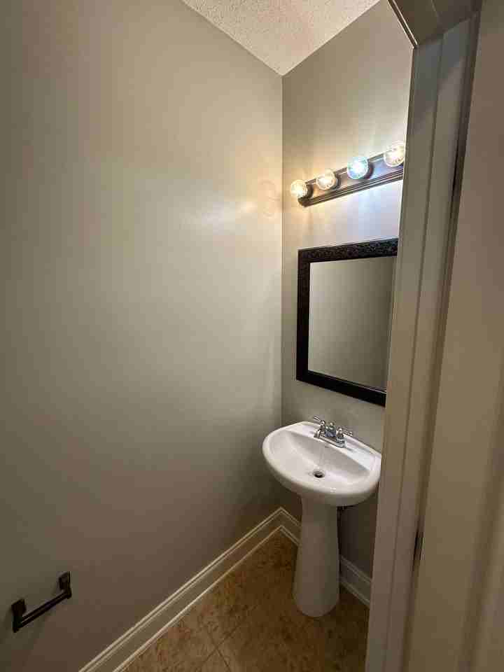5813 Bedford Place - Photo 7 of 27