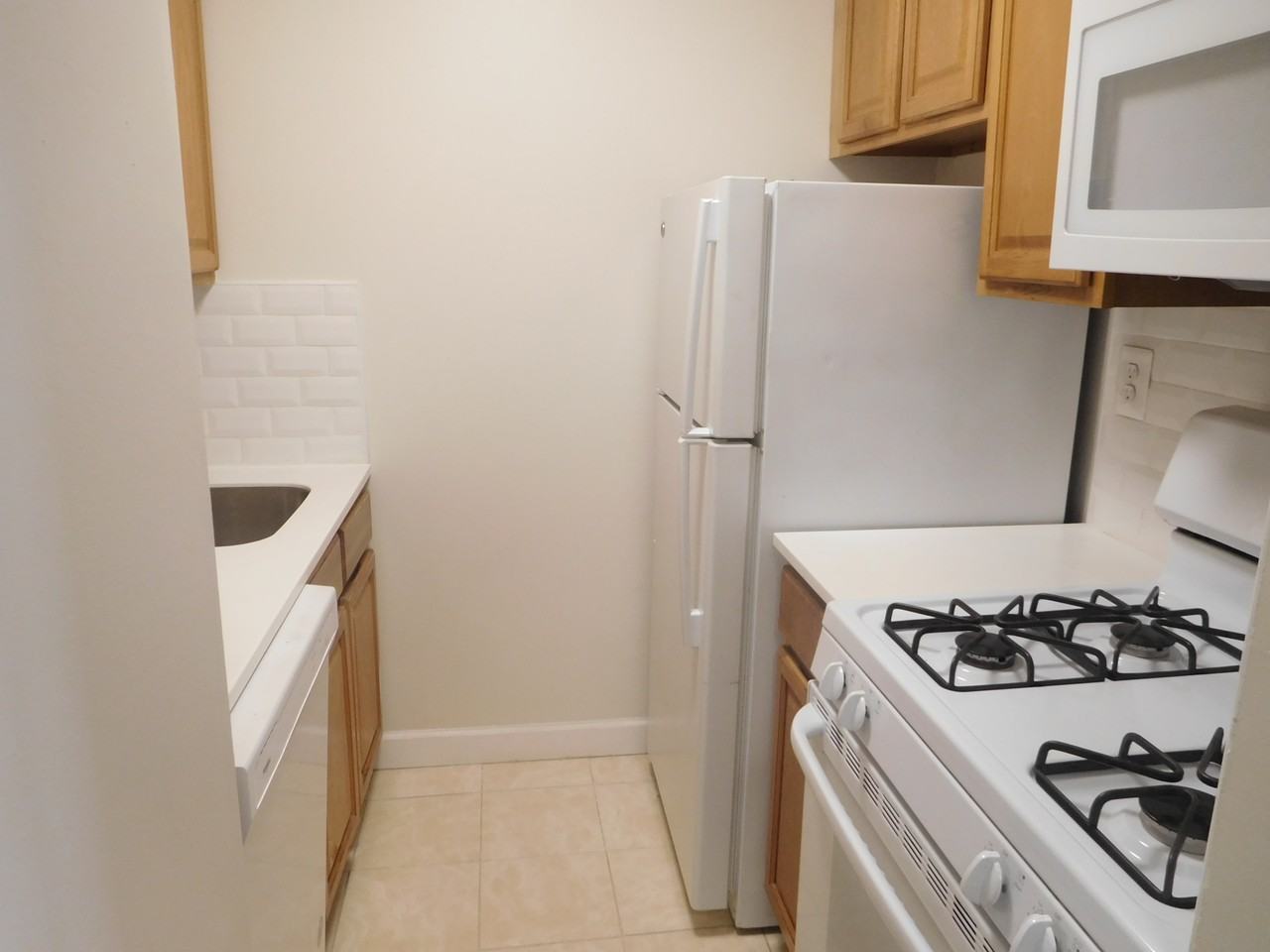 16-70 Bell Boulevard #621 - Photo 5 of 12