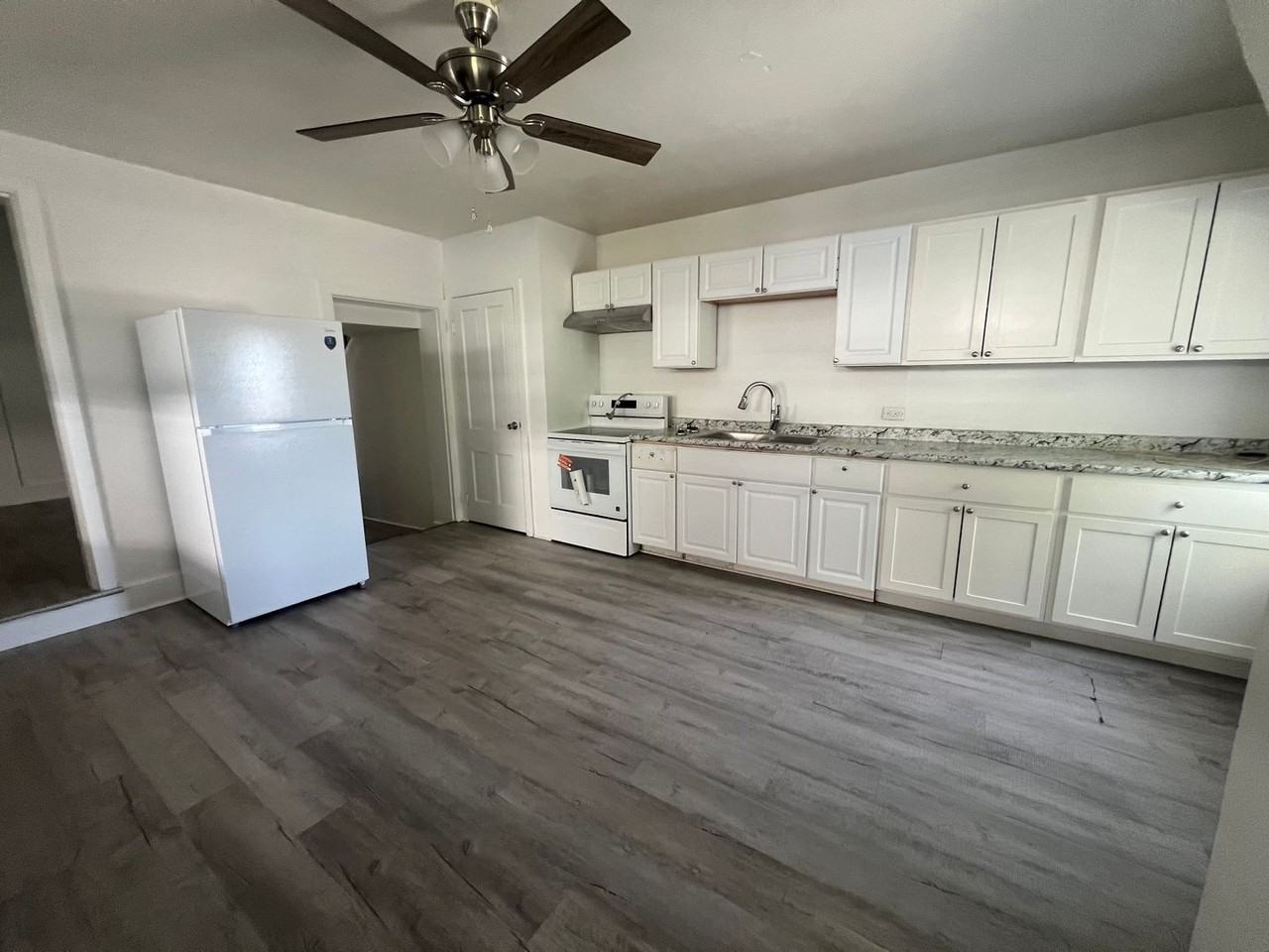 857 E Market St - Photo 7 of 15