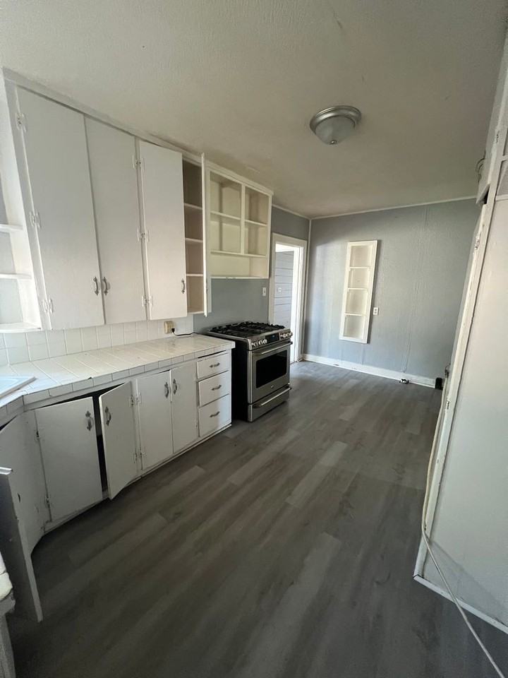 257 College Dr - Photo 3 of 8