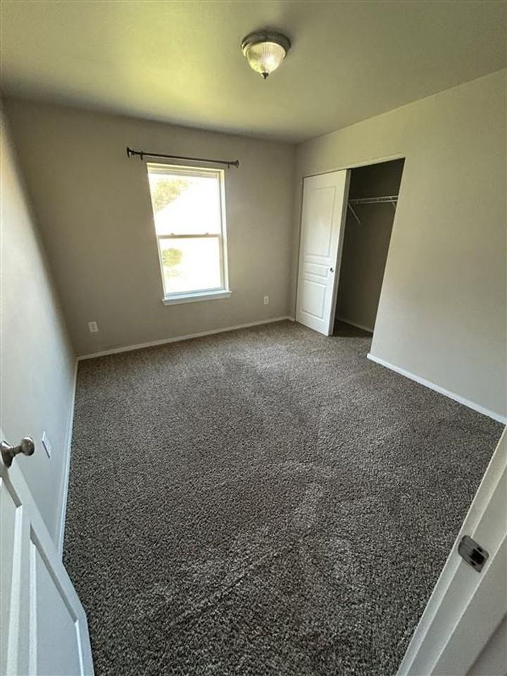 203 Walnut Grove Ct - Photo 7 of 14
