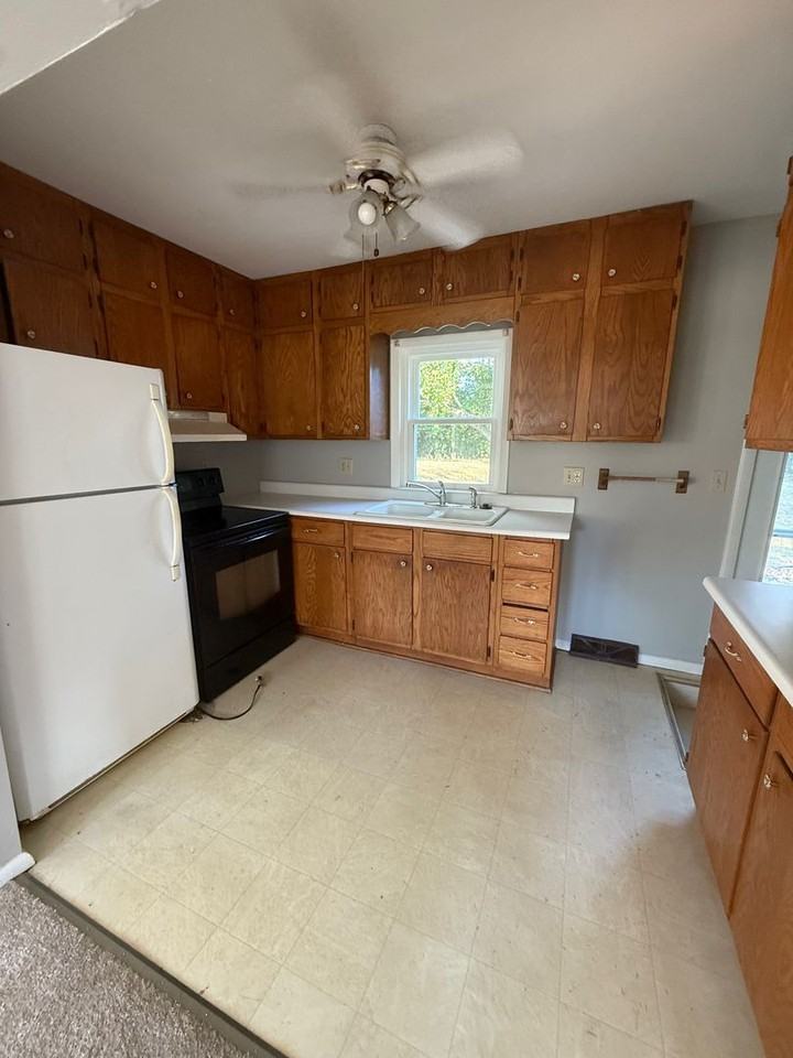 14512 W 3rd St - Photo 3 of 5