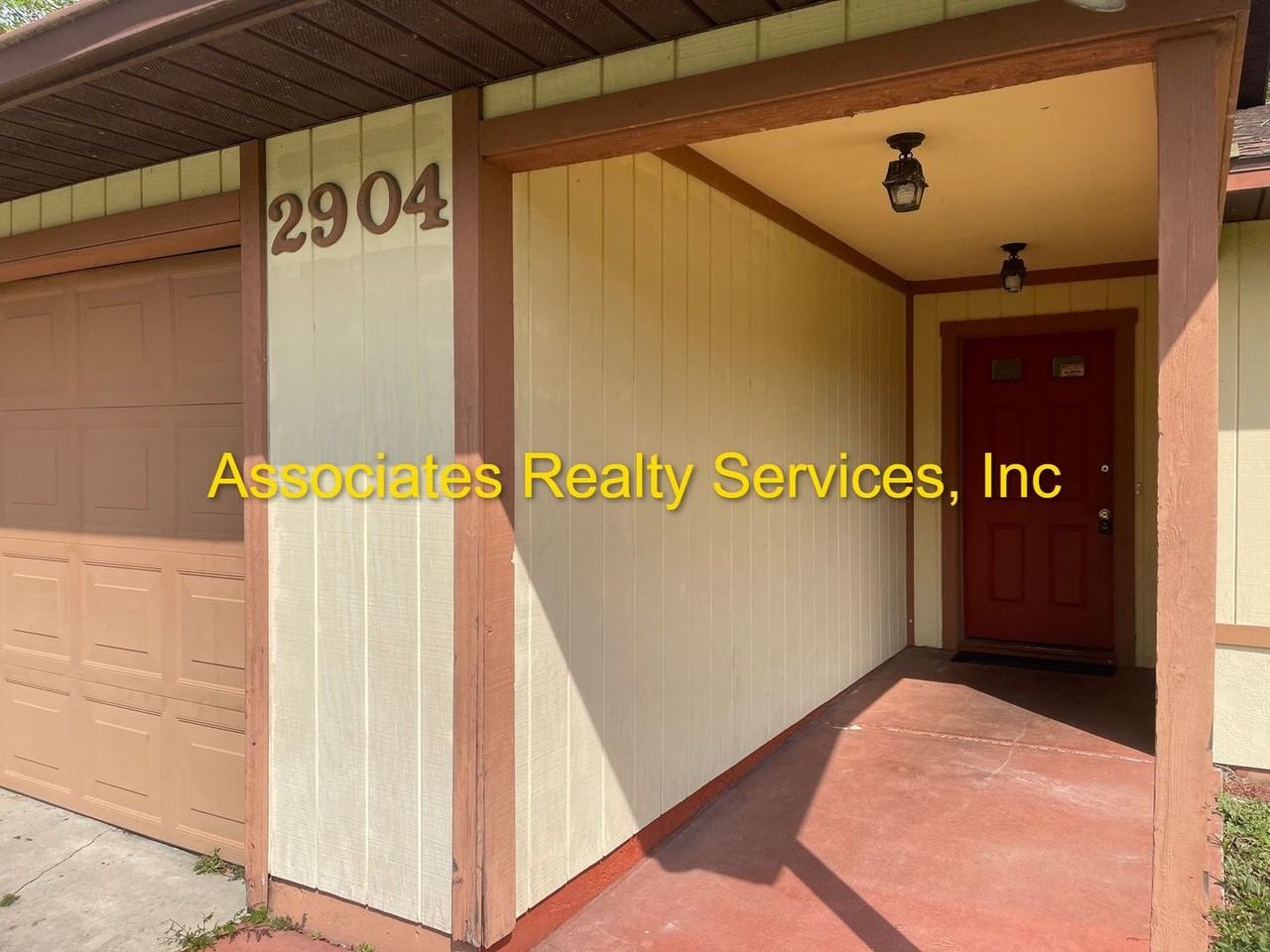 2904 Nw 68th Ave - Photo 3 of 14