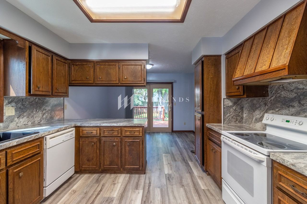 13302 S 26th Ave - Photo 6 of 19