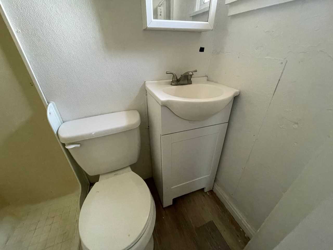 10 unit apartment building - Photo 4 of 13