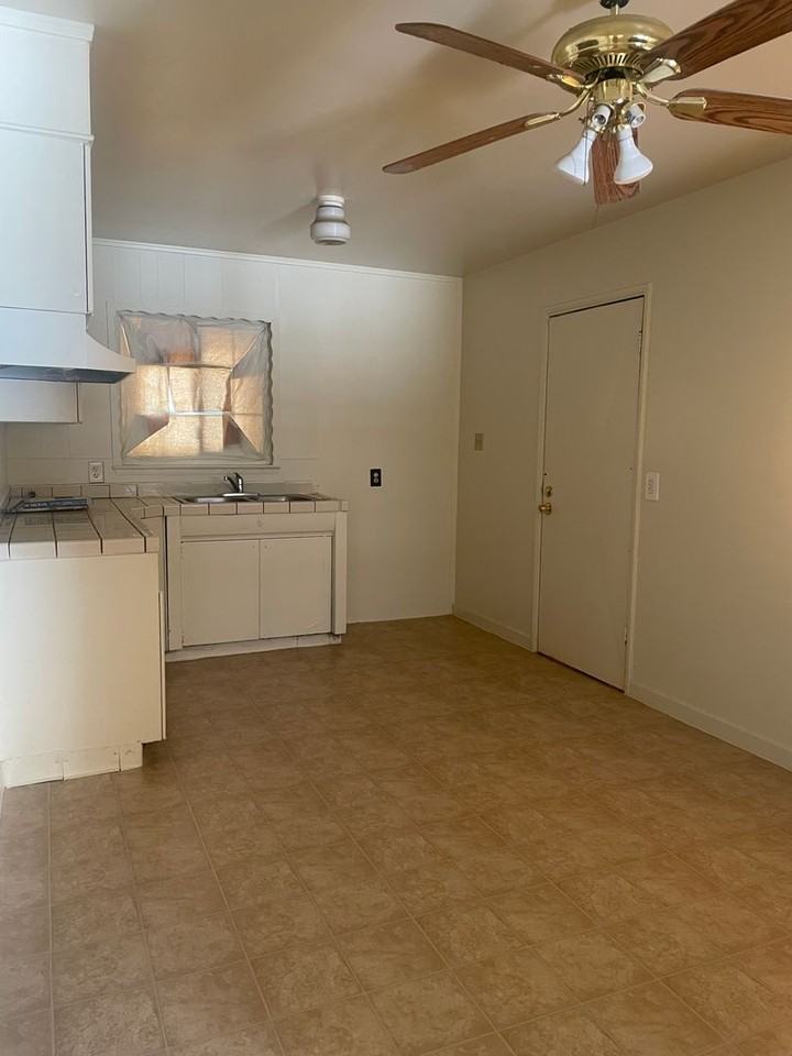 711 E Fountain Way - Photo 3 of 10