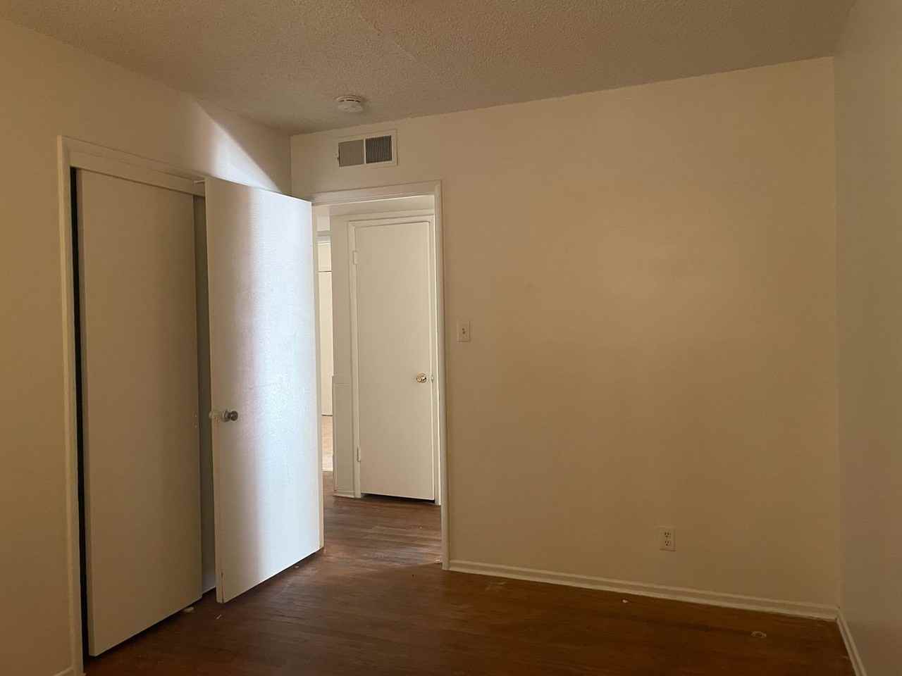 711 E Fountain Way - Photo 4 of 10