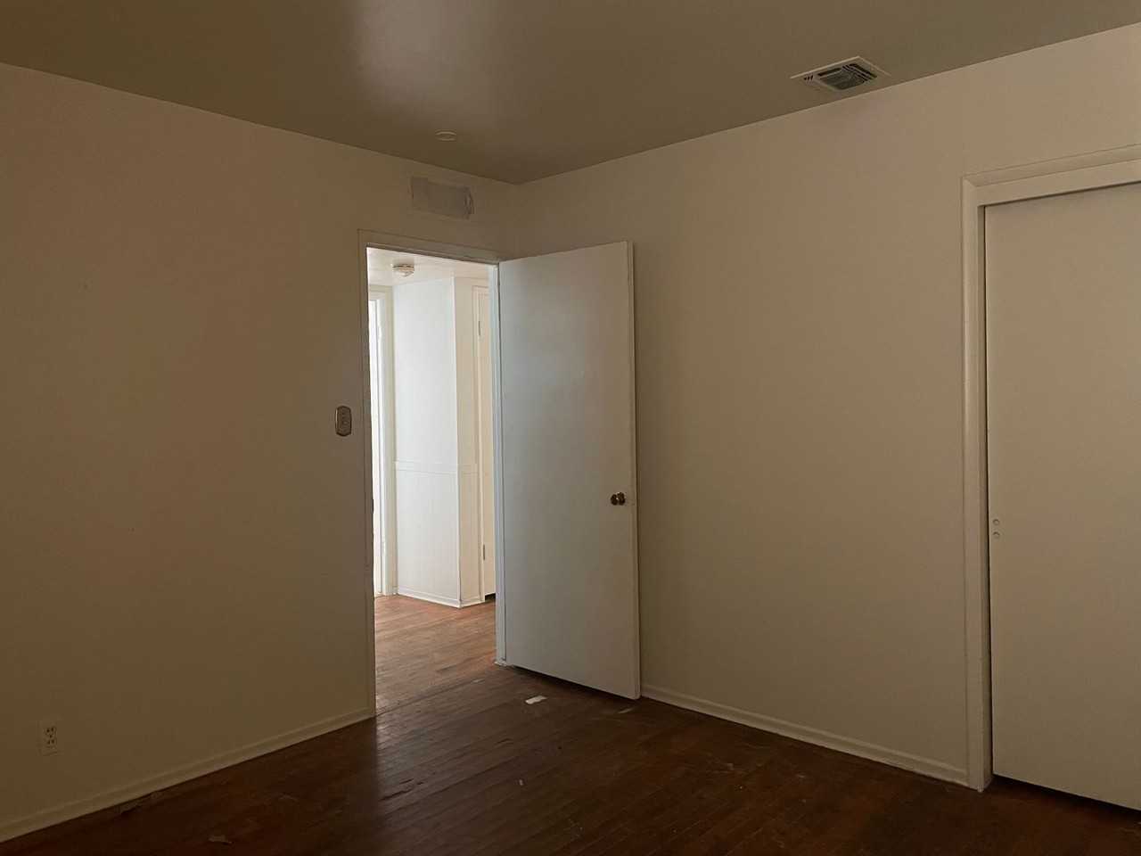 711 E Fountain Way - Photo 6 of 10