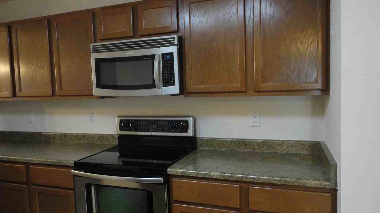 9226 Hanover Cove - Photo 6 of 15