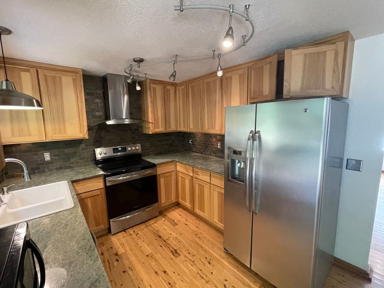2116 Norcliffe Way - Photo 3 of 13