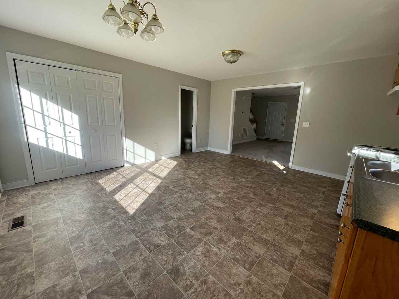 1042 Amelia St - Photo 5 of 14