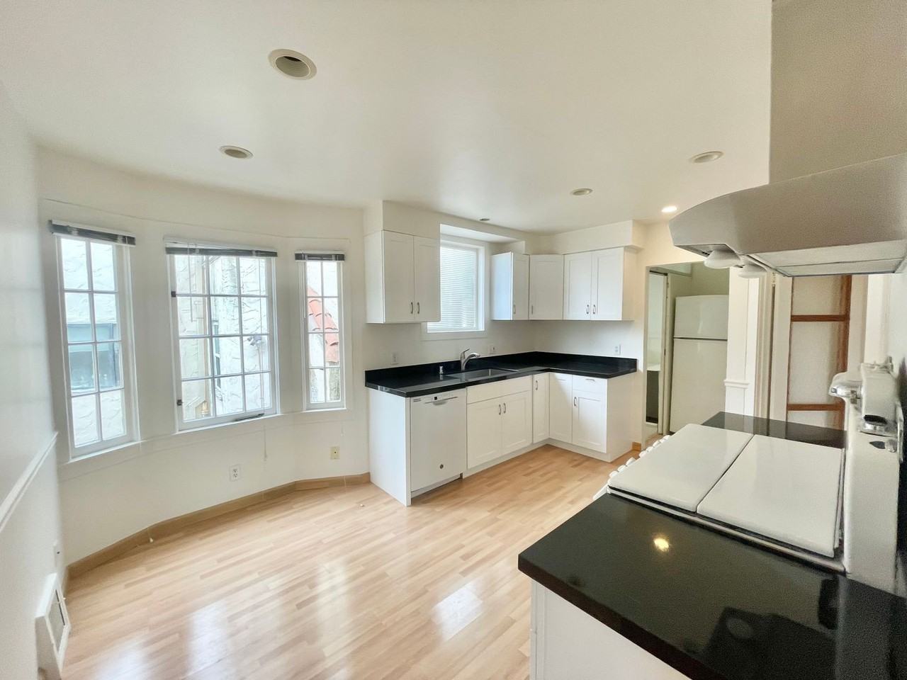 616 Miramar Ave - Photo 6 of 31