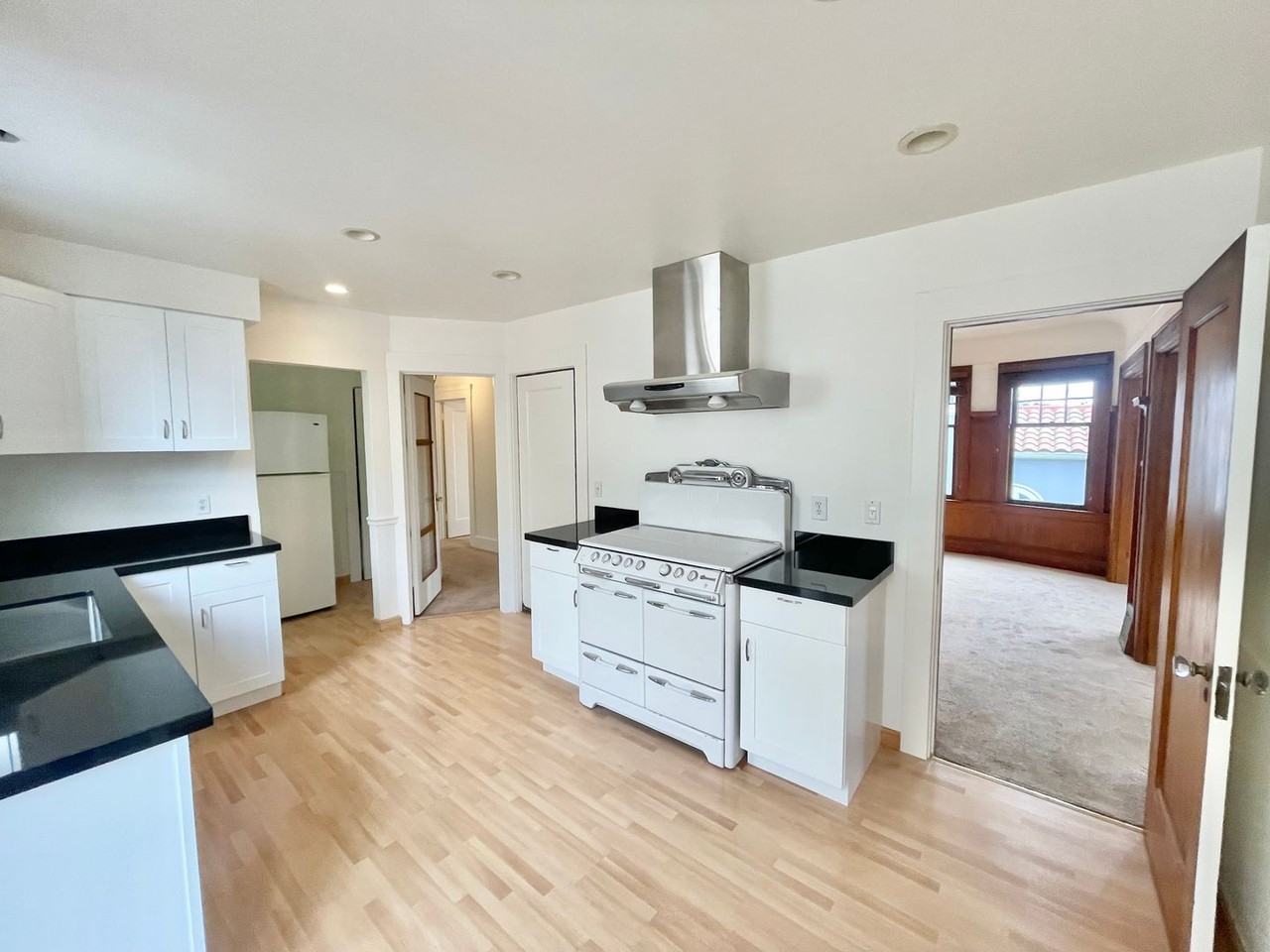 616 Miramar Ave - Photo 7 of 31