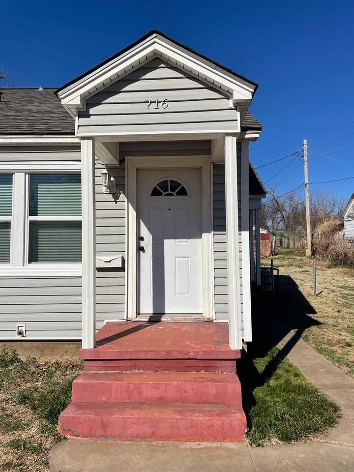 716 S 10th St - Photo 2 of 12