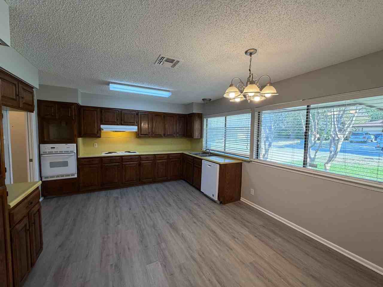 4510 Briarwick St - Photo 3 of 17